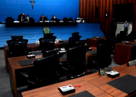 Deputados votam projeto sobre penalidades contra regras de vacinação da covid-19