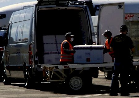 MS recebe 13,2 mil doses de Coronavac para completar vacinação de idosos com mais de 80 anos e profissionais de Saúde