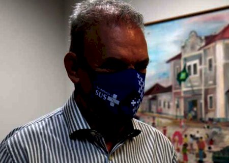 “A meta é não ter uma vacina na geladeira até sexta-feira”, diz secretário