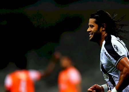 Atlético-MG ganha com estreia de Nacho, volta de Cuca e 1º gol de Hulk