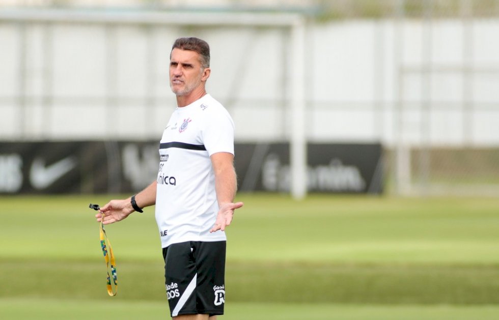 Mancini admite carências e diz que gostaria de ter \'quatro ou cinco reforços\' no Corinthians