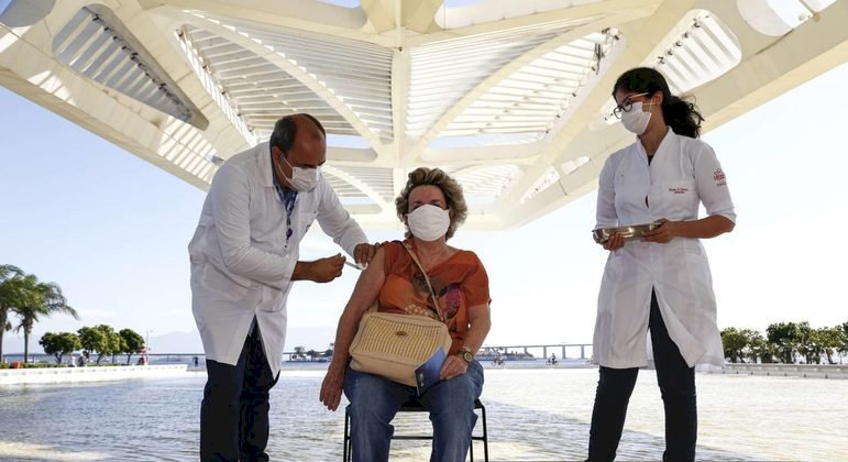 Covid-19: o que se sabe sobre as vacinas em aplicação no Brasil