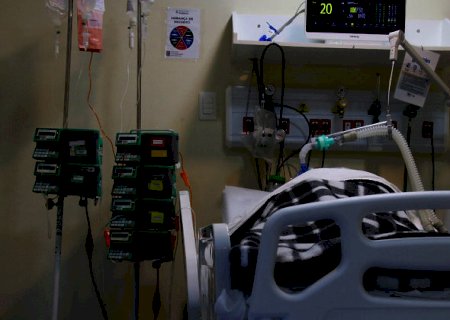 Média diária de mortes por covid no Brasil cai 28% em um mês