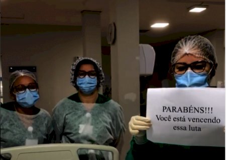 'Vou tirar o tubo da sua garganta', diz enfermeira. Vídeo viraliza