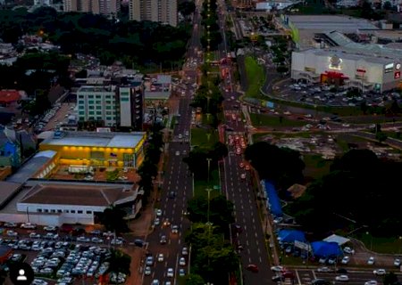 'Tem de fechar tudo', de ônibus a escola, alerta infectologista sobre 3ª onda