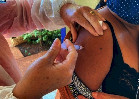 Com doses da CoronaVac, Pfizer e Janssen, Batayporã inclui adolescentes com comorbidades e pessoas de 43 anos na vacinação