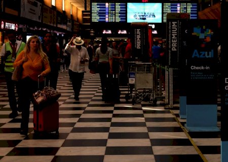Portaria restringe entrada de estrangeiros no país