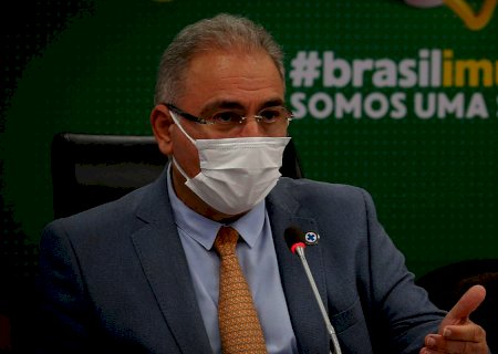 Avião com 1,5 milhão de doses da Janssen chega amanhã, diz ministro