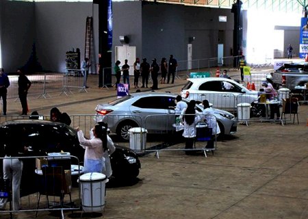 SES estuda colocar no fim da fila pessoas que quiserem escolher vacina contra a Covid-19