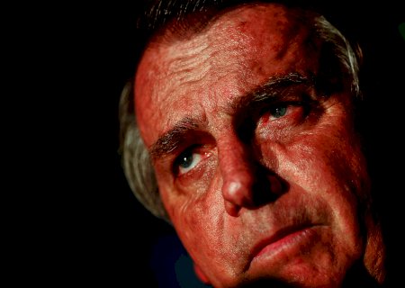 Boletim médico diz que Bolsonaro evolui de forma satisfatória