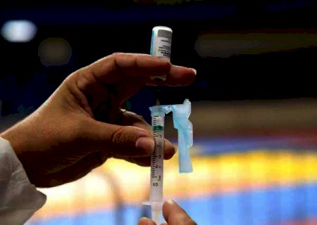 MS ainda aguarda previsão de novas doses da Astrazeneca