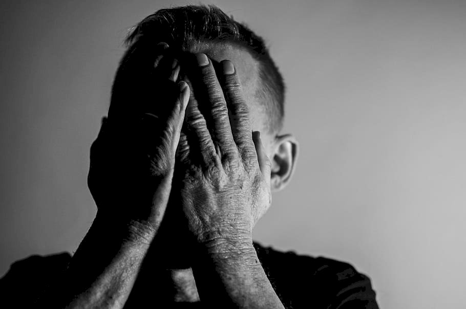 Depressão pode causar de tristeza a vontade de tirar a vida