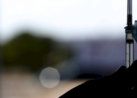 Covid-19: OMS pede que países adiem 3ª dose até vacinar vulneráveis
