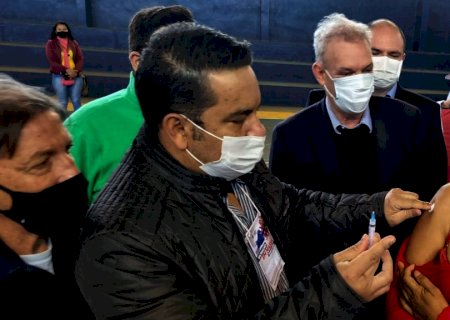 Com mais um marco histórico, MS é o primeiro estado do país a imunizar 50% da população acima de 18 anos com a segunda dose