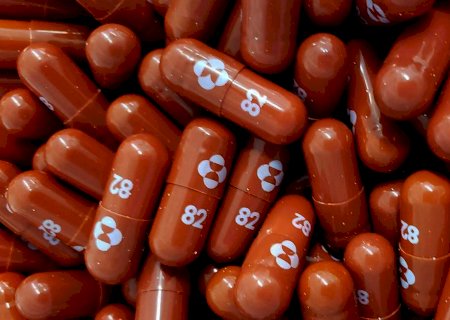 Farmacêutica diz que antiviral em pílula é eficaz contra variantes