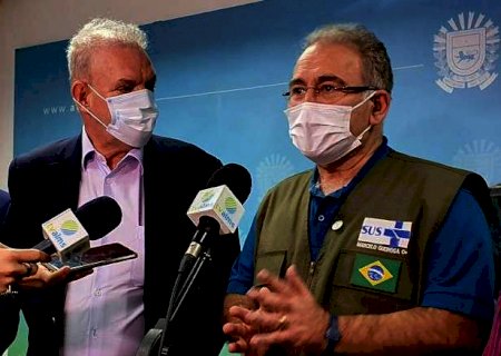 Ministro e secretário trocam farpas sobre avanço da vacinação