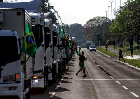 Buzinaço de caminhões e em praça são 'esquenta' de manifestação na Capital