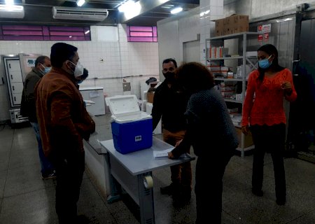 Mato Grosso do Sul recebe mais 106.800 doses de vacina contra a Covid-19 neste sábado