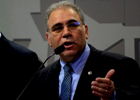 Queiroga assina 'carta de compromisso' para criar unidade da Oxford no Brasil