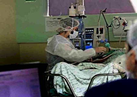 Brasil registra 526 mortes pela covid em 24h; média continua abaixo de 400