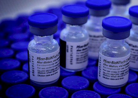 Brasil recebe lote de 4,5 milhões de doses da vacina da Pfizer