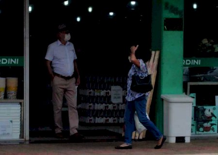 Governo reforça que máscara continua obrigatória em locais fechados