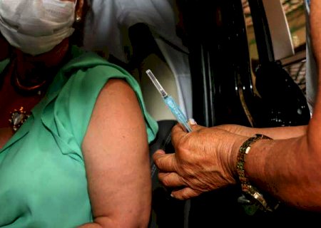 Covid-19: casos sobem para 22,043 milhões e mortes, para 613,3 mil