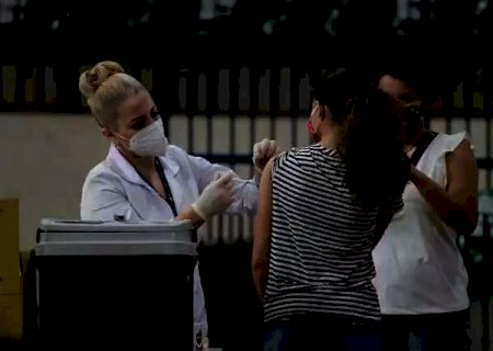 Secretário acha 'perda de tempo' consulta pública sobre vacinação de crianças