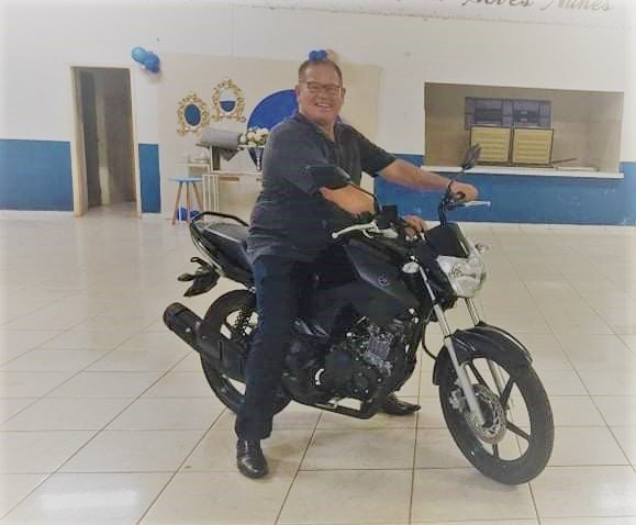 Ganhador de moto no sorteio da ACEB ficou feliz com o prêmio recebido