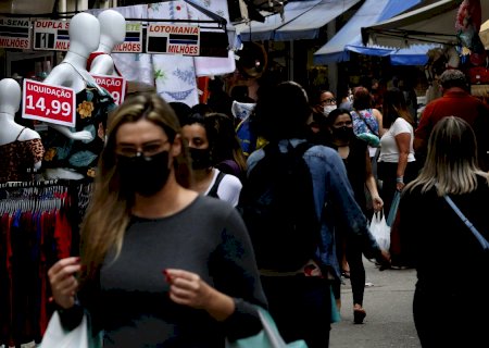Brasil bate recorde de casos diários de covid-19 com 204,8 mil
