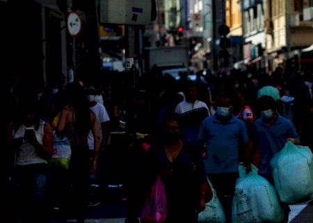 Covid-19: Brasil registrou 22,35 milhões de casos e 619,5 mil óbitos