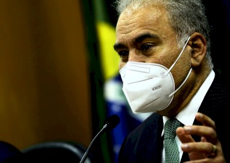 Governo reduz para 7 dias isolamento de pacientes com covid-19