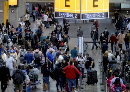 Anvisa: uso de máscaras continua obrigatório em aeroportos e aeronaves