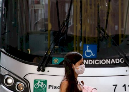 Fiocruz considera prematura retirada de máscaras e passaporte