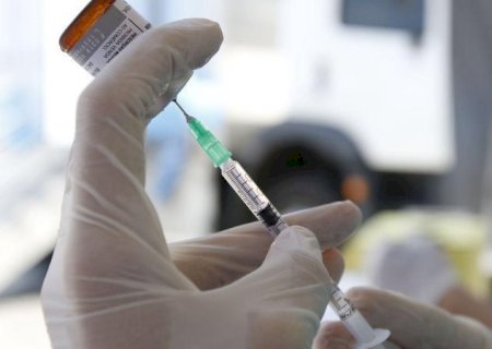 Saúde deve anunciar quarta dose para pessoas com mais de 80 anos em todo o País