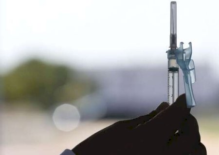 Vacina brasileira contra a covid-19 deve estar pronta em 9 meses