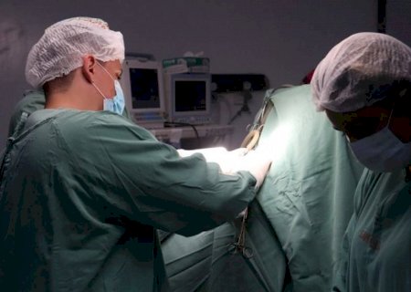 Paciente com Parkinson realiza 1ª cirurgia de tratamento de 2022 e melhora é percebida instantaneamente
