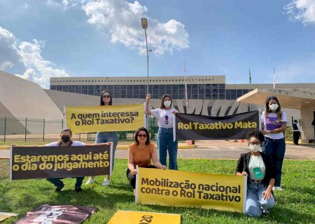 Mães de autistas protestam no STJ contra rol taxativo da ANS