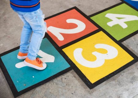 Saiba como ensinar matemática brincando com as crianças em casa