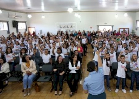 Formatura do Proerd em Batayporã destaca participação das famílias e premia redações de estudantes