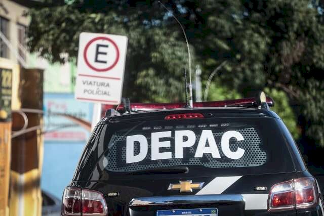 Grupo armado invade fazenda e queima máquinas agrícolas na fronteira -  Interior - Campo Grande News