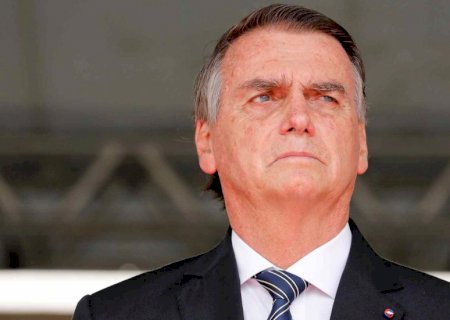 Bolsonaro é internado nos Estados Unidos com dores na barriga