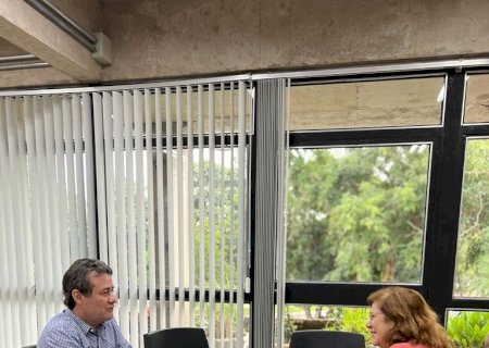 Para reduzir filas de espera na saúde, Dione Hashioka vai à SES pedir retomada de programas