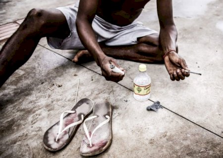Estágio final do vício, a rua é submundo de abandono, violência e histórias de solidão