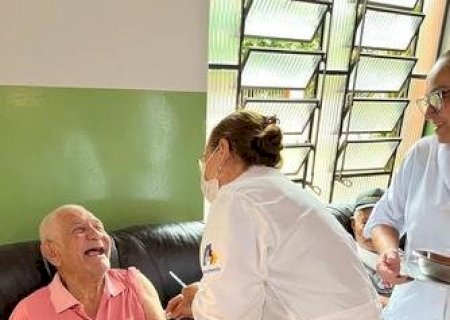 Covid-19: idosos do Lar Santo Antônio foram os primeiros a receber vacina bivalente em Batayporã