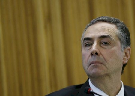 Ministro Luís Roberto Barroso, do STF, recebe alta de hospital em Brasília