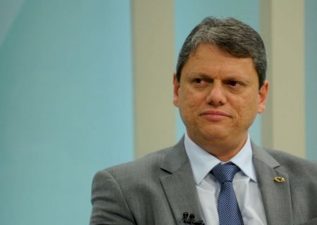 Tarcísio passa mal e vai enfrentar cirurgia em Londres