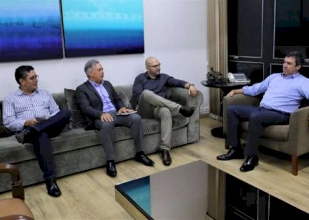 Em reunião com secretariado, Riedel discute segurança em escolas