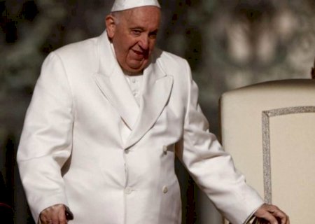 Papa Francisco passa por exames em hospital de Roma dois meses após internação