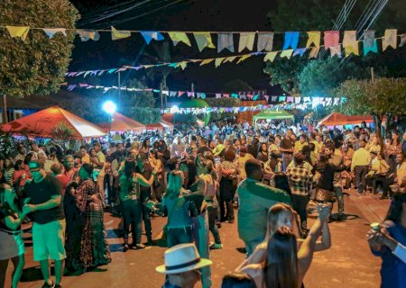 Com rua lotada, Arraiá da Melhor Idade de Batayporã fecha com sucesso circuito de festas típicas